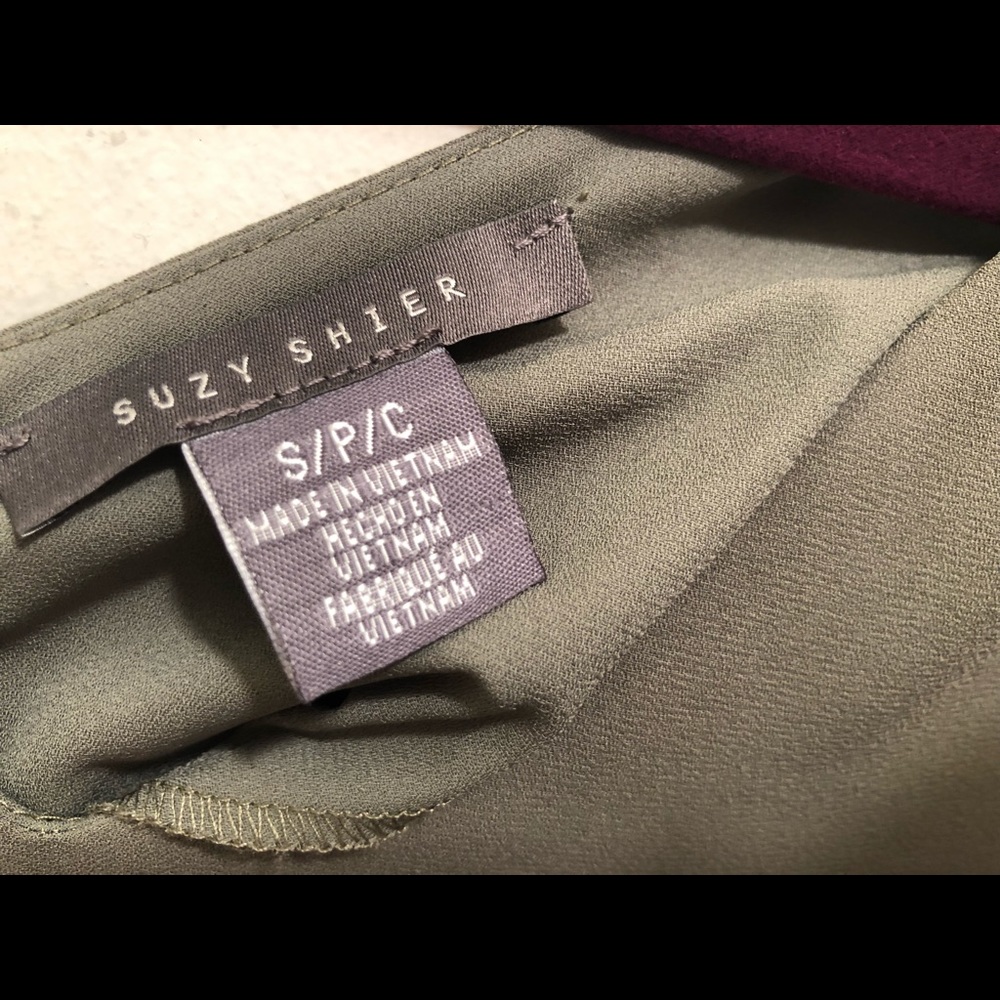 Green short sleeve blouse shirt w/ zipper on back